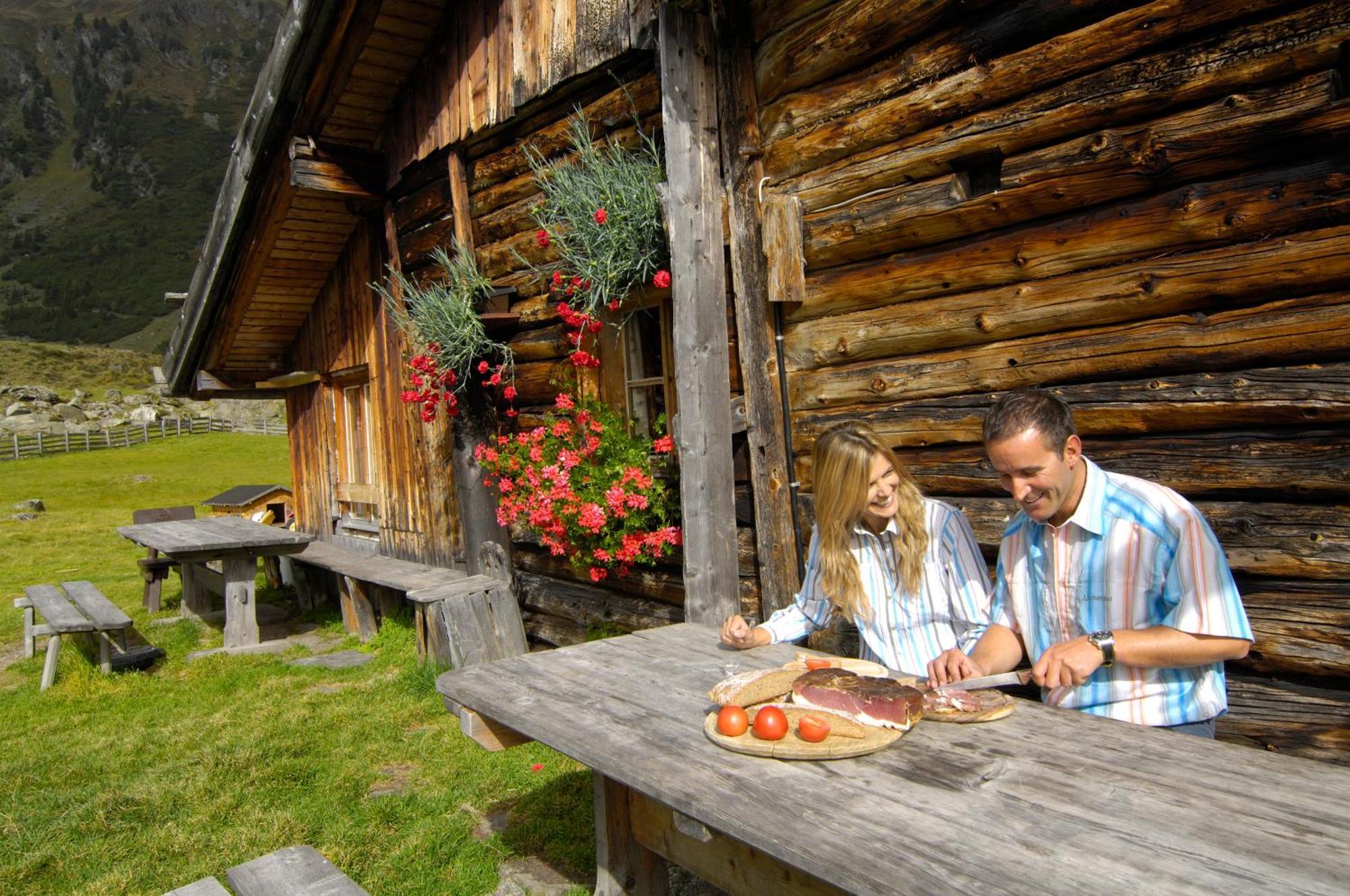 Hitchcock Stubai Apartment